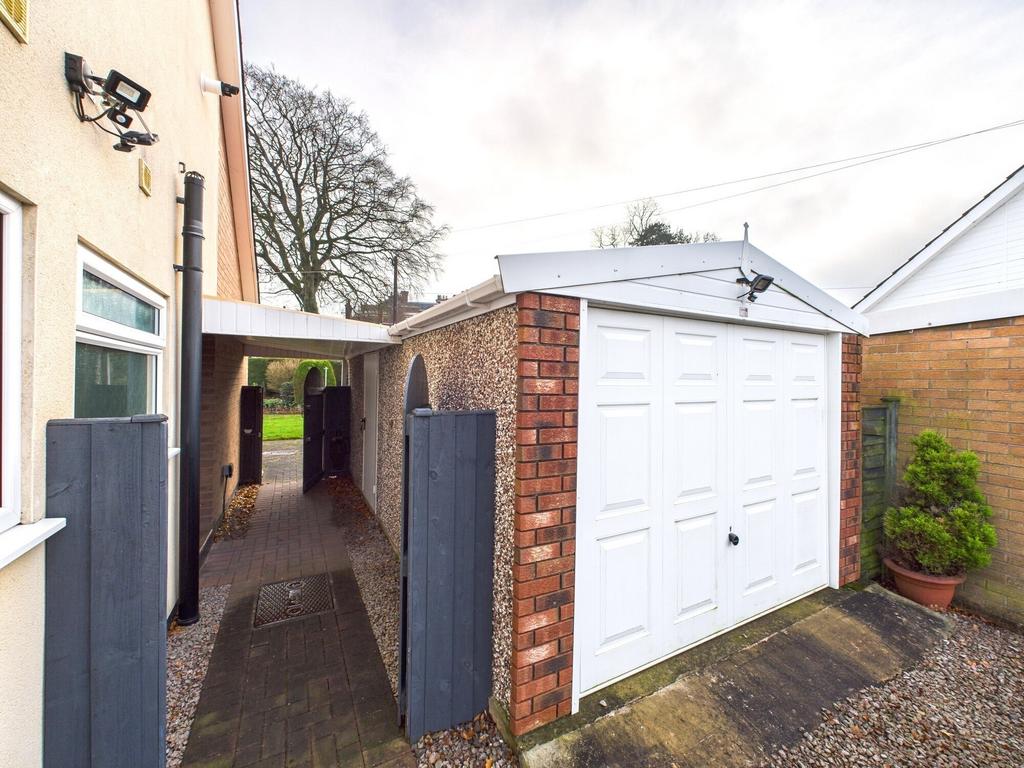 Garage &amp; covered side entrance