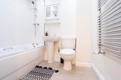 2 bedroom flat for sale, Front Street, Monkseaton, Whitley Bay