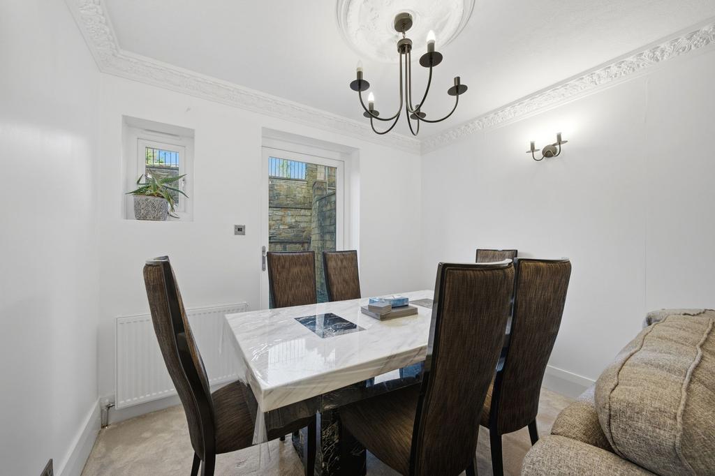 Sitting room and dining area