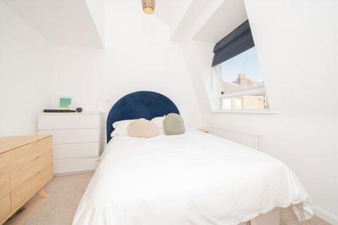 2 bedroom flat for sale, Fulham Palace Road, London SW6