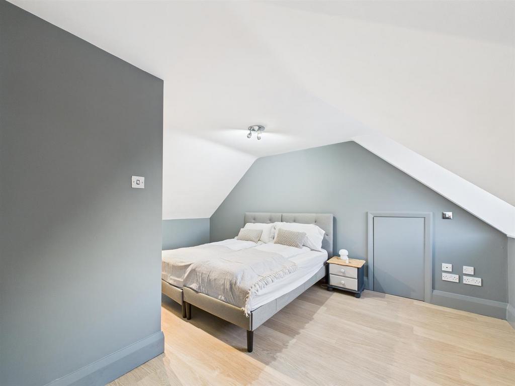 Bed 5 - 1.jpg