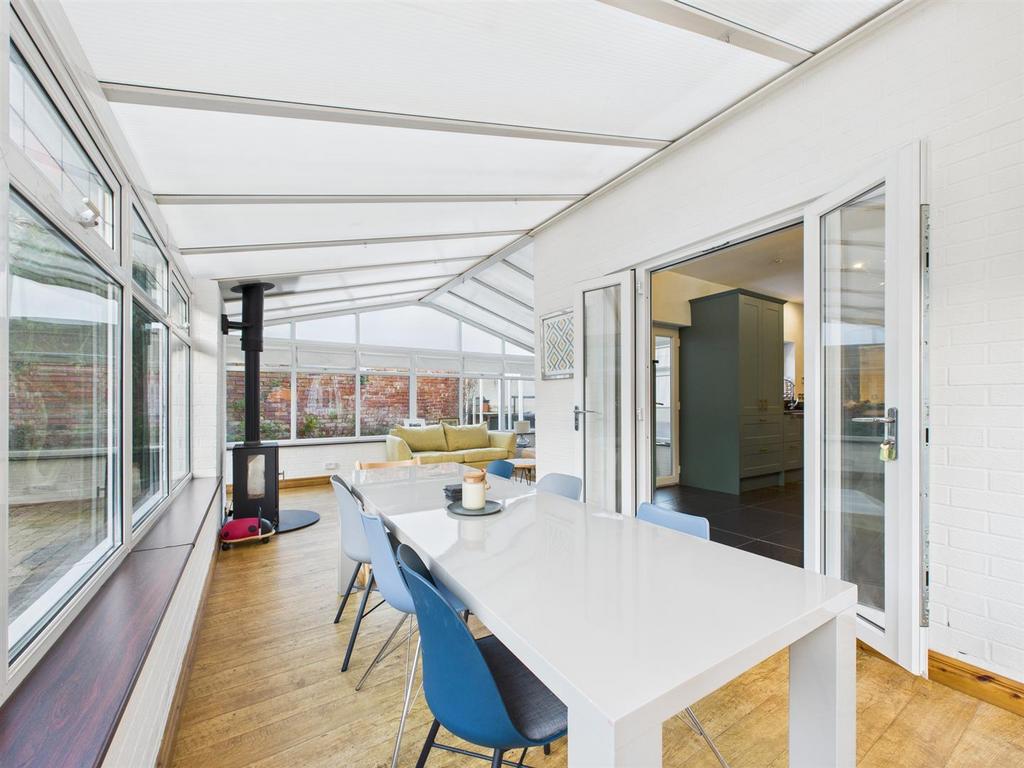 Sunroom 2.jpg