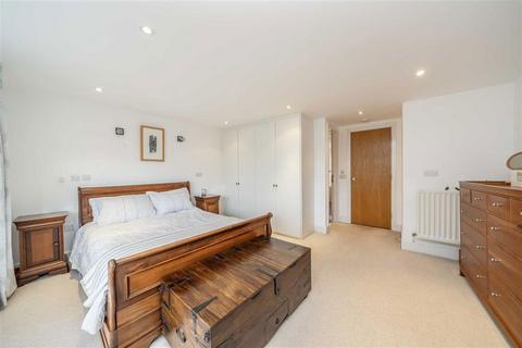 2 bedroom maisonette for sale, Feathers Place, London SE10