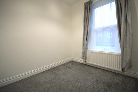 2 bedroom flat to rent, Wingrove Gardens, Newcastle upon Tyne NE4