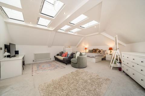 2 bedroom flat for sale, Boundaries Road, London SW12