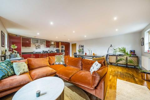 2 bedroom flat for sale, Boundaries Road, London SW12