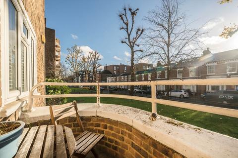 2 bedroom flat for sale, Balham Hill, London SW12