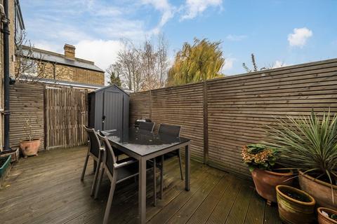 2 bedroom flat for sale, Cambray Road, London SW12