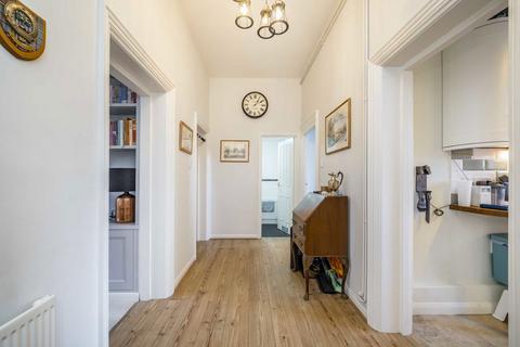 2 bedroom flat for sale, Swaffield Road, London SW18