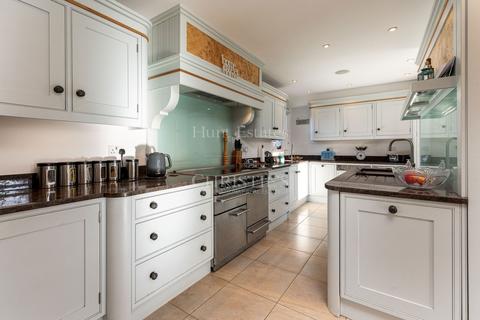 5 bedroom detached house for sale, Linden Lea