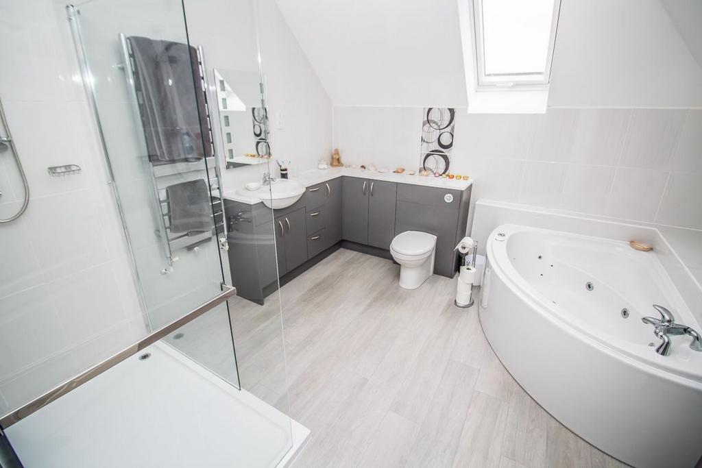 Master Bedroom En Suite