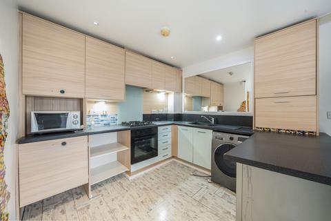 2 bedroom flat for sale, Gunyard Mews, London, SE18
