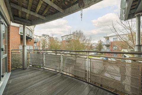 2 bedroom flat for sale, Gunyard Mews, London, SE18