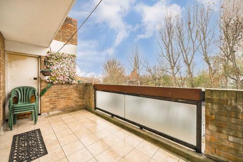 3 bedroom flat for sale, Aldsworth Close, Maida Vale W9