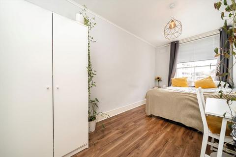 2 bedroom flat for sale, Malvern Road, London NW6