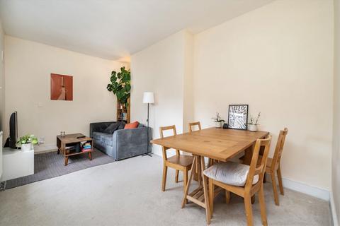 2 bedroom flat for sale, Malvern Road, London NW6