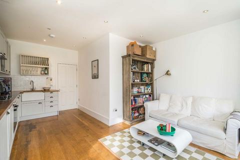 1 bedroom flat for sale, Bolingbroke Grove, London SW11
