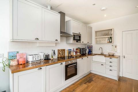 1 bedroom flat for sale, Bolingbroke Grove, London SW11