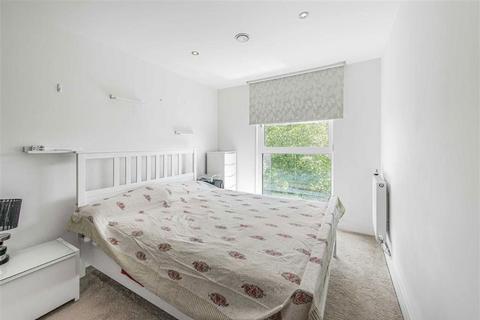 3 bedroom flat to rent, Seager Place, London SE8