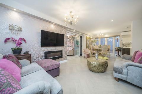 4 bedroom detached house for sale, Brassie Avenue, London W3