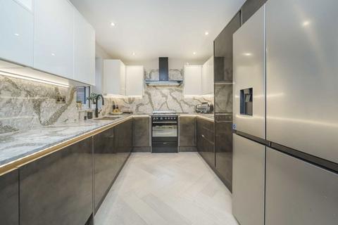 4 bedroom detached house for sale, Brassie Avenue, London W3