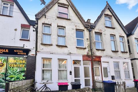 2 bedroom ground floor flat to rent, Fairfax Drive, Westcliff-On-Sea
