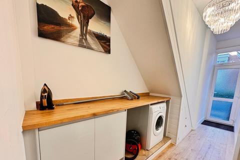 2 bedroom ground floor flat to rent, Fairfax Drive, Westcliff-On-Sea