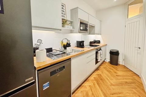 2 bedroom ground floor flat to rent, Fairfax Drive, Westcliff-On-Sea