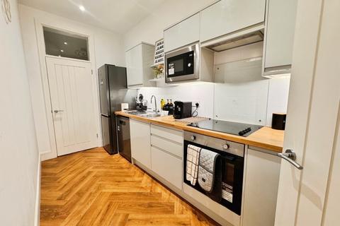 2 bedroom ground floor flat to rent, Fairfax Drive, Westcliff-On-Sea