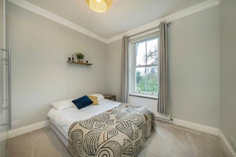 2 bedroom flat for sale, South Bank Terrace, Surbiton KT6