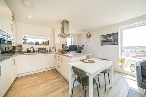 2 bedroom flat for sale, Tala Close, Surbiton KT6