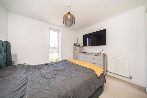 2 bedroom flat for sale, Tala Close, Surbiton KT6