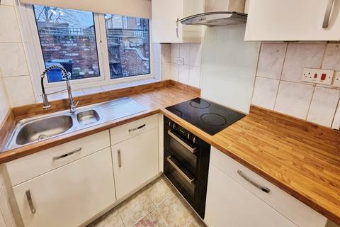 2 bedroom terraced house for sale, Shadyside, Doncaster DN4