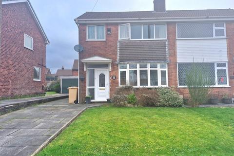 3 bedroom semi-detached house to rent - Holcombe Close, Kearsley, Bolton, BL4