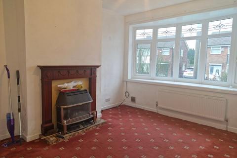 3 bedroom semi-detached house to rent, Holcombe Close, Kearsley, Bolton, BL4