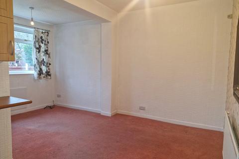 3 bedroom semi-detached house to rent, Holcombe Close, Kearsley, Bolton, BL4