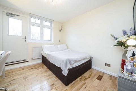 3 bedroom flat for sale, New Place Square, London SE16