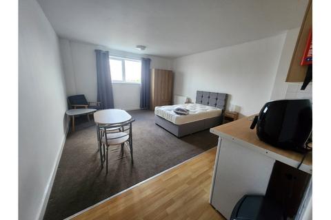Studio to rent, 2 The Esplanade, Burnham on Sea, TA8