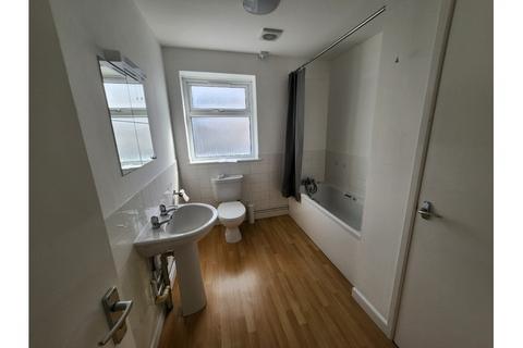 Studio to rent, 2 The Esplanade, Burnham on Sea, TA8