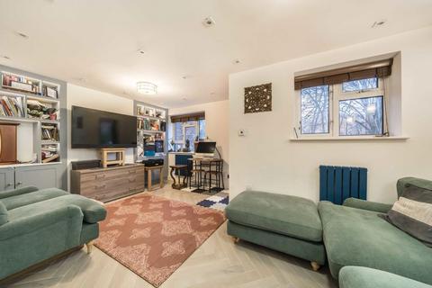 2 bedroom flat for sale, Edensor Gardens, London W4