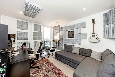 3 bedroom flat for sale, Ealing Road, Brentford TW8