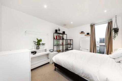 3 bedroom flat for sale, Ealing Road, Brentford TW8
