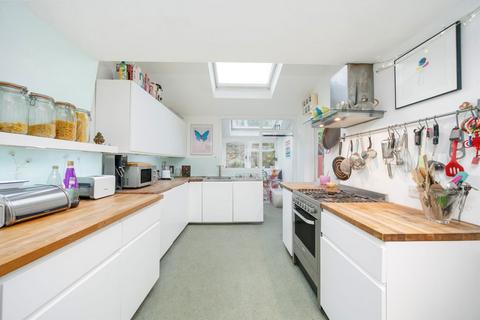 6 bedroom house for sale, Connaught Road, London N4