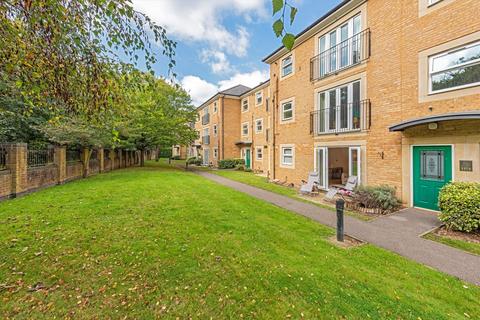 2 bedroom flat for sale, White Lodge Close, Old Isleworth TW7