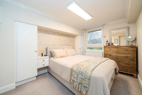 2 bedroom flat for sale, More Close, London W14
