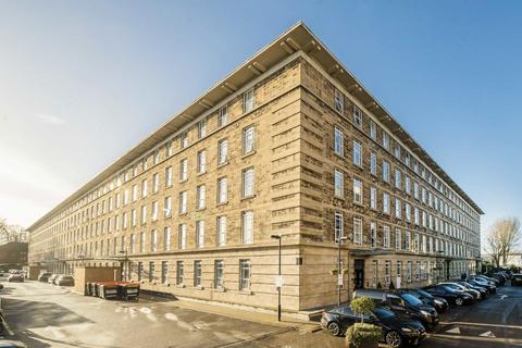 1 bedroom flat for sale, Bromyard Avenue, London W3