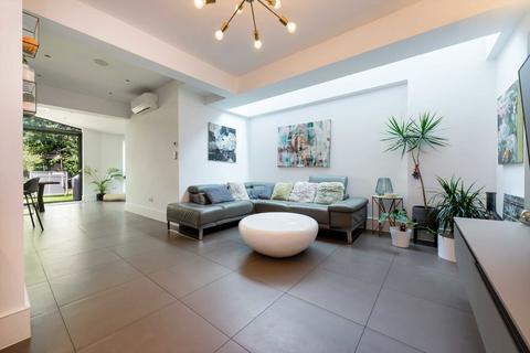 6 bedroom semi-detached house for sale, Park Crescent, London N3