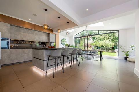 6 bedroom semi-detached house for sale, Park Crescent, London N3