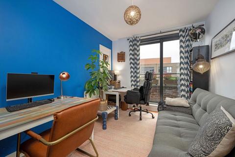 2 bedroom flat for sale, Caledonian Road, London N7