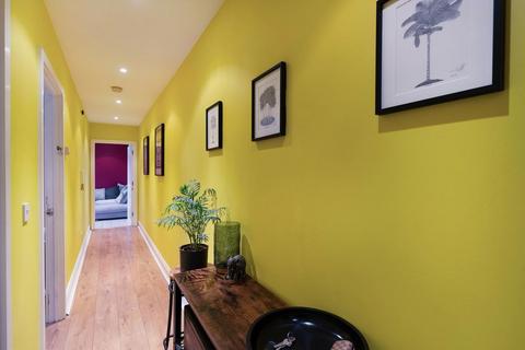 2 bedroom flat for sale, Caledonian Road, London N7